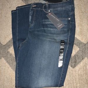 Torrid bombshell skinny